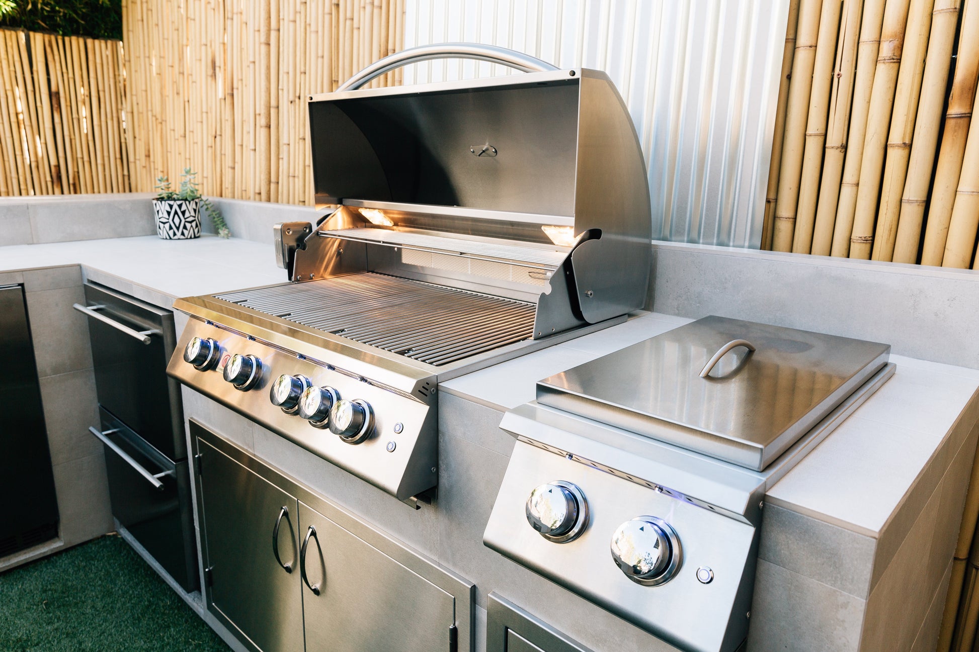 Summerset Sizzler Pro 40-Inch 5-Burner Freestanding Gas Grill With Rear Infrared Burner on Deluxe Cart