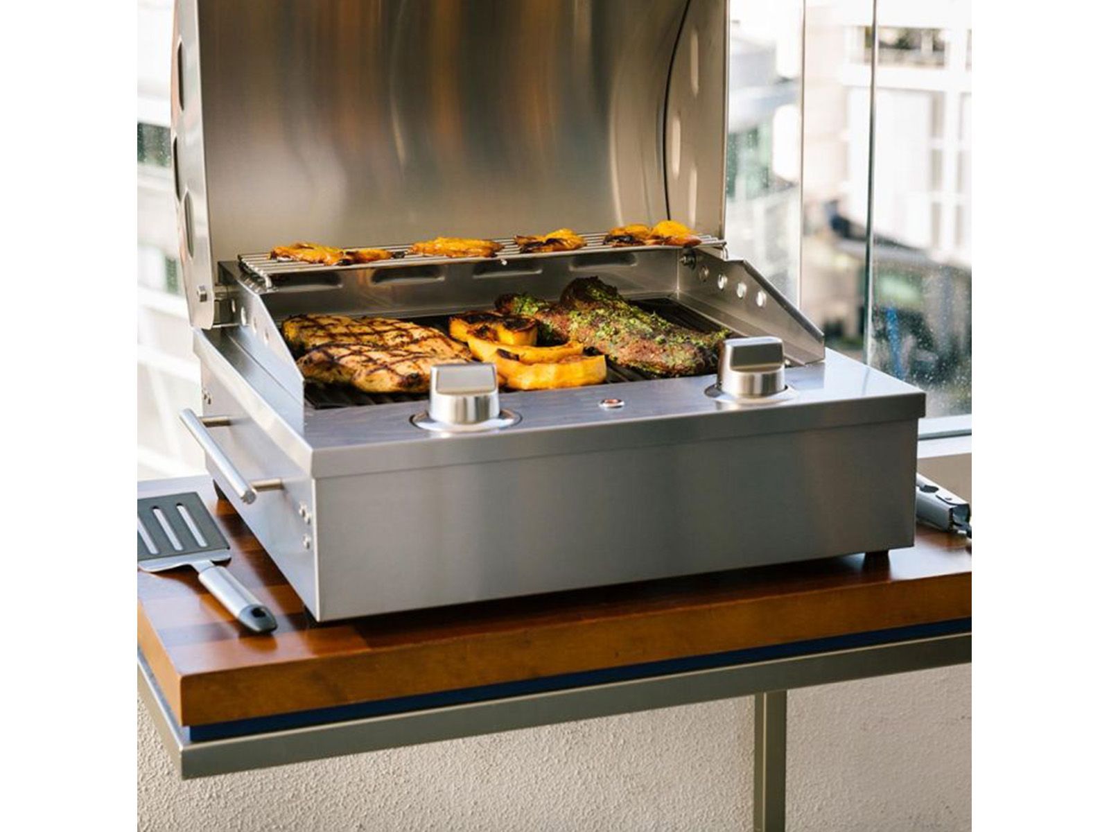 coyote 18-inch portable 1300 watt electric grill